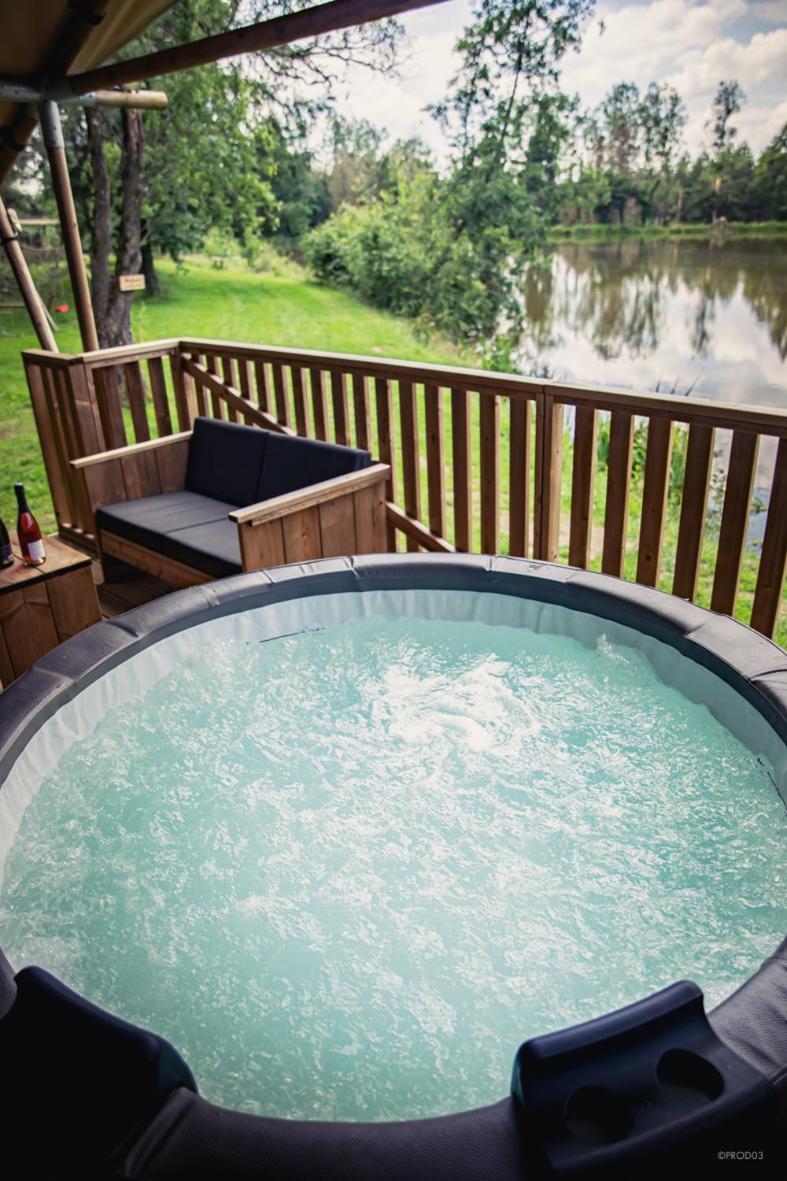 Tente Lodge Jacuzzi Privatif En Pleine Nature Thiel-sur-Acolin Exterior foto